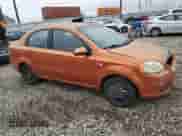 2007 Chevrolet Aveo LS z VIN KL1TD56637B057387, wystawiony jako Copart lot #77928504 z przebiegiem 129 014 mil mil oraz Szkoda całkowita • Salvage title. Historia ofert i sprzedaży dostępna na DreamBid. Obrazek 4.