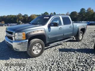2010 Chevrolet Silverado 2500HD LT с VIN 1GC4KXBG9AF137337, выставлен на аукционе Copart как лот 84866935 с пробегом 150 189 миль миль и Списание • Salvage title. История ставок и продаж доступна на DreamBid. Изображение 1.
