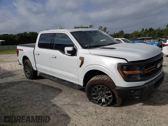 2025 Ford F-150 with VIN 1FTFW4L88SFA98079, listed as a Copart auction lot 83922285 with 569 mi miles and Salvage title. Bid and sale history available at DreamBid. Image 4.