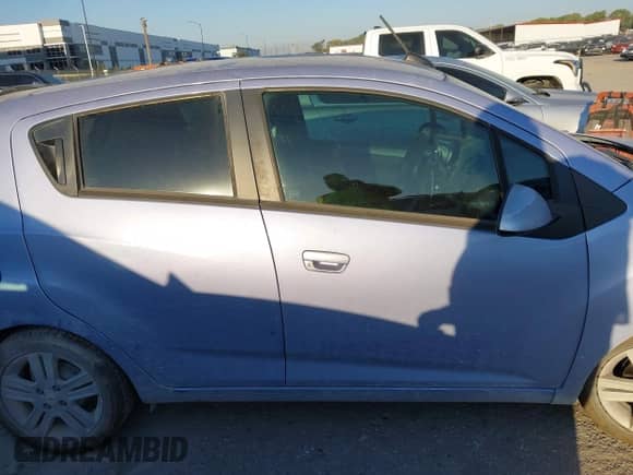 2015 Chevrolet Spark LT z VIN KL8CD6S93FC715984, wystawiony jako IAAI lot #43454315 z przebiegiem 111 126 mil mil oraz . Historia ofert i sprzedaży dostępna na DreamBid. Obrazek 13.