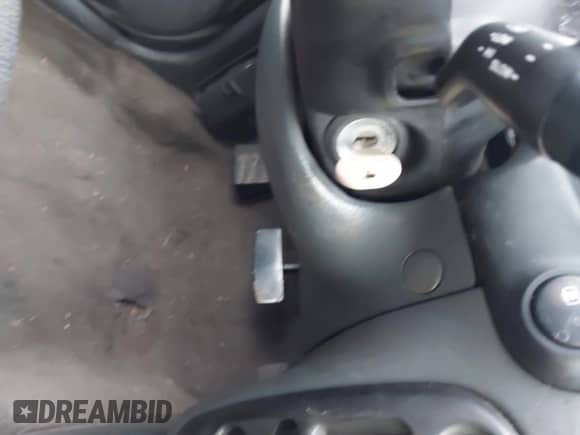 1999 Hyundai Accent GL z VIN KMHVF24N1XU583604, wystawiony jako IAAI lot #41613240 z przebiegiem 163 938 mil mil oraz . Historia ofert i sprzedaży dostępna na DreamBid. Obrazek 11.