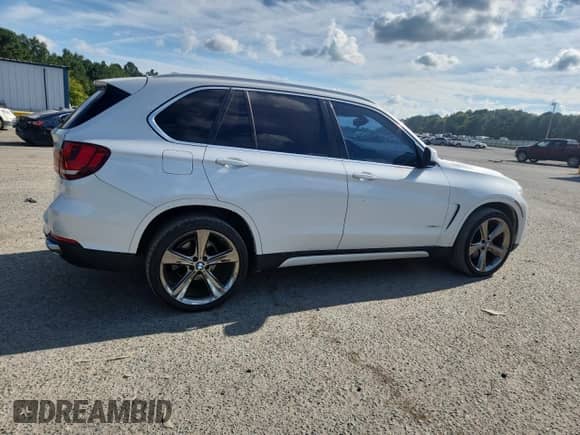 2017 BMW X5 xDrive35i with VIN 5UXKR0C37H0V71127, listed as a Copart auction lot 85703435 with 126,880 mi miles and Salvage title. Bid and sale history available at DreamBid. Image 3.