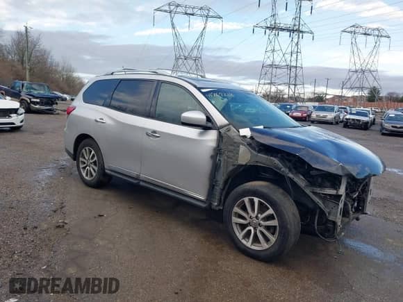 2013 Nissan Pathfinder SV z VIN 5N1AR2MM5DC613394, wystawiony jako IAAI lot #41767218 z przebiegiem 138 204 mil mil oraz . Historia ofert i sprzedaży dostępna na DreamBid. Obrazek 1.