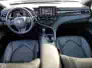 2023 Toyota Camry SE z VIN 4T1G11AK2PU109401, wystawiony jako Copart lot #81066825 z przebiegiem 60 883 mil mil oraz Szkoda całkowita • Salvage title. Historia ofert i sprzedaży dostępna na DreamBid. Obrazek 8.