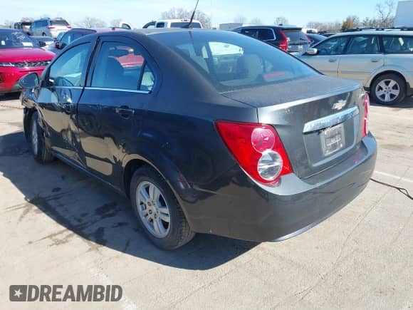 2014 Chevrolet Sonic LT с VIN 1G1JD5SB6E4221664, выставлен на аукционе IAAI как лот 41503794 с пробегом 123 711 миль миль и . История ставок и продаж доступна на DreamBid. Изображение 3.