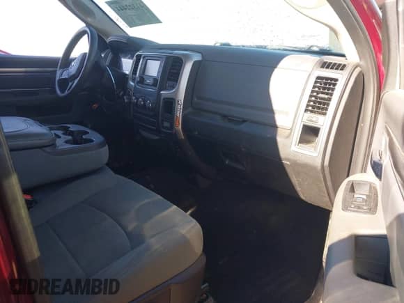 2019 Ram 1500 SLT z VIN 1C6RR7TT3KS621436, wystawiony jako IAAI lot #41322444 z przebiegiem 99 308 mil mil oraz . Historia ofert i sprzedaży dostępna na DreamBid. Obrazek 5.