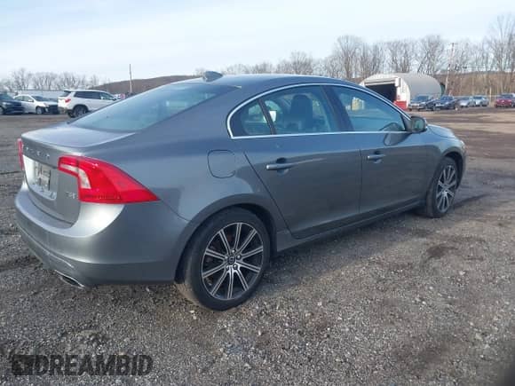 2017 Volvo S60 Inscription с VIN LYV402HKXHB137304, выставлен на аукционе IAAI как лот 41415830 с пробегом 140 598 миль миль и . История ставок и продаж доступна на DreamBid. Изображение 4.
