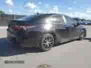 2023 Toyota Camry SE z VIN 4T1G11AK7PU723585, wystawiony jako Copart lot #87020725 z przebiegiem 172 034 mil mil oraz Czysty tytuł • Clean title. Historia ofert i sprzedaży dostępna na DreamBid. Obrazek 3.