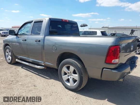 2012 Ram 1500 Express z VIN 1C6RD6FT7CS330461, wystawiony jako IAAI lot #43488622 z przebiegiem 141 612 mil mil oraz . Historia ofert i sprzedaży dostępna na DreamBid. Obrazek 3.
