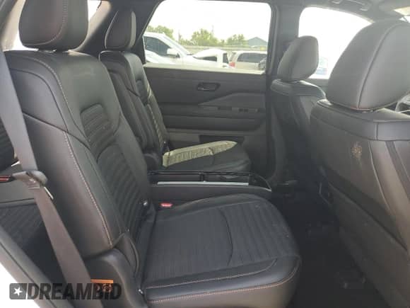 2024 Nissan Pathfinder Rock Creek с VIN 5N1DR3BD1RC305247, выставлен на аукционе Copart как лот 63051285 с пробегом 2 833 миль миль и Списание • Salvage title. История ставок и продаж доступна на DreamBid. Изображение 11.