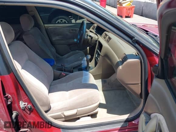 1997 Toyota Camry LE z VIN JT2BF22K9V0077628, wystawiony jako IAAI lot #42770453 z przebiegiem 257 721 mil mil oraz . Historia ofert i sprzedaży dostępna na DreamBid. Obrazek 5.