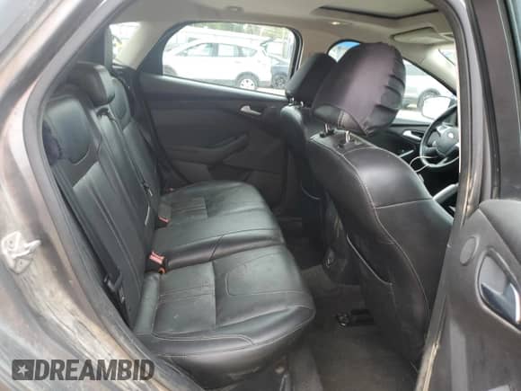 2014 Ford Focus Titanium z VIN 1FADP3N21EL131913, wystawiony jako Copart lot #70875285 z przebiegiem 117 786 mil mil oraz Szkoda całkowita • Salvage title. Historia ofert i sprzedaży dostępna na DreamBid. Obrazek 10.