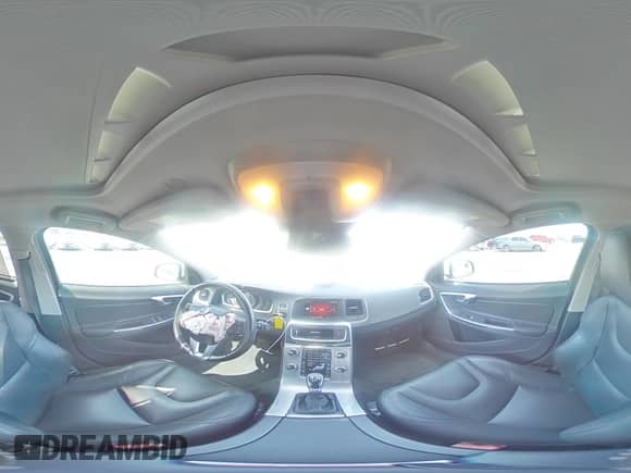 2018 Volvo S60 Inscription Platinum с VIN LYV402HMXJB162601, выставлен на аукционе Copart как лот 60302225 с пробегом 80 940 миль миль и Списание • Salvage title. История ставок и продаж доступна на DreamBid. Изображение 14.