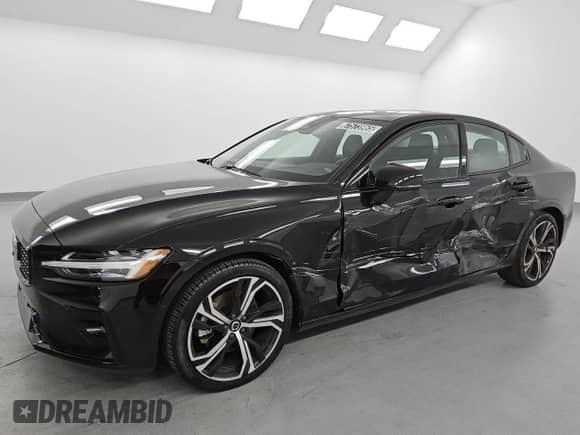 2024 Volvo S60 Plus Dark Theme z VIN 7JRL12FL4RG290255, wystawiony jako Copart lot #71769795 z przebiegiem 23 069 mil mil oraz Czysty tytuł • Clean title. Historia ofert i sprzedaży dostępna na DreamBid. Obrazek 1.