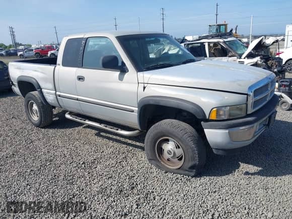 2000 Dodge 1500 with VIN 3B7HF13ZXYG125659, listed as a IAAI auction lot 42476456 with 143,778 mi miles and . Bid and sale history available at DreamBid. Image 1.