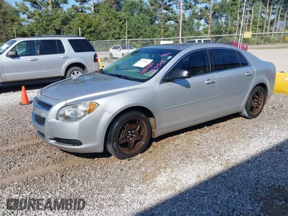 2010 Chevrolet Malibu 1LS с VIN 1G1ZB5EB6A4133518, выставлен на аукционе IAAI как лот 43359667 с пробегом 205 093 миль миль и . История ставок и продаж доступна на DreamBid. Изображение 2.