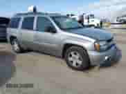 2002 Chevrolet TrailBlazer EXT LT z VIN 1GNET16S626107105, wystawiony jako Copart lot #87052534 z przebiegiem 222 783 mil mil oraz Szkoda całkowita • Salvage title. Historia ofert i sprzedaży dostępna na DreamBid. Obrazek 4.