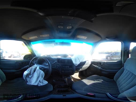 2001 Chevrolet Blazer LT z VIN 1GNCS13W112132307, wystawiony jako IAAI lot #43461551 z przebiegiem 233 455 mil mil oraz . Historia ofert i sprzedaży dostępna na DreamBid. Obrazek 18.