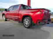 2025 Chevrolet Silverado 1500 z VIN 1GCUKJED9SZ256374, wystawiony jako IAAI lot #43282226 z przebiegiem 8 215 mil mil oraz . Historia ofert i sprzedaży dostępna na DreamBid. Obrazek 3.