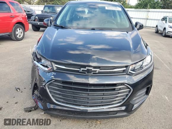 2022 Chevrolet Trax LS z VIN KL7CJNSM6NB518209, wystawiony jako Copart lot #80723505 z przebiegiem 48 120 mil mil oraz Szkoda całkowita • Salvage title. Historia ofert i sprzedaży dostępna na DreamBid. Obrazek 5.