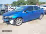 2018 Chevrolet Cruze LT с VIN 1G1BE5SMXJ7126195, выставлен на аукционе IAAI как лот 43256232 с пробегом 129 599 миль миль и . История ставок и продаж доступна на DreamBid. Изображение 2.
