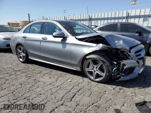 2015 Mercedes-Benz C 300 with VIN 55SWF4JB3FU070892, listed as a Copart auction lot 80575965 with 148,458 mi miles and Salvage title. Bid and sale history available at DreamBid. Image 4.