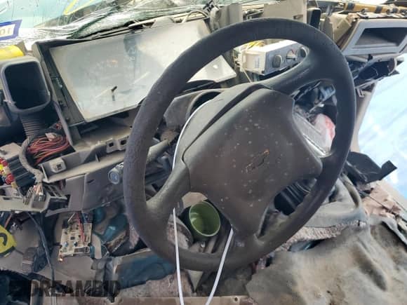 1998 Chevrolet Silverado 3500 с VIN 1GCGC33R3WF028141, выставлен на аукционе Copart как лот 48047885 с пробегом 354 429 миль миль и На запчасти • Non repairable. История ставок и продаж доступна на DreamBid. Изображение 8.