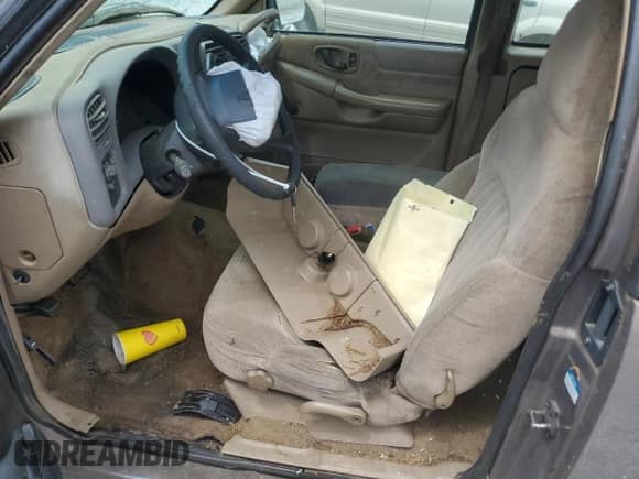 1999 Chevrolet S-10 LS с VIN 1GCCS19XXX8169080, выставлен на аукционе Copart как лот 54657295 с пробегом Не указан миль и Списание • Salvage title. История ставок и продаж доступна на DreamBid. Изображение 7.