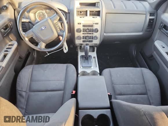 2011 Ford Escape XLT z VIN 1FMCU9DG9BKC38882, wystawiony jako Copart lot #82625205 z przebiegiem Nie podano mil oraz Czysty tytuł • Clean title. Historia ofert i sprzedaży dostępna na DreamBid. Obrazek 8.