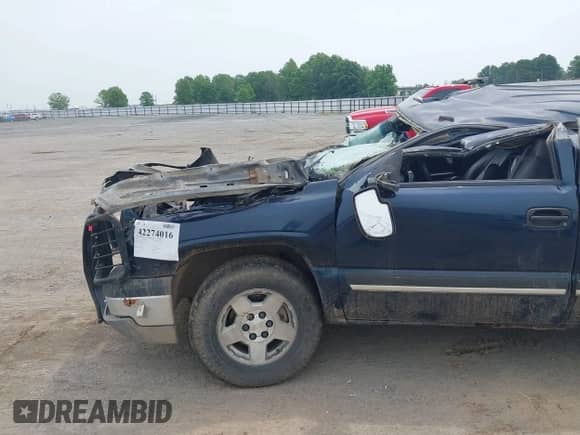 2005 Chevrolet Silverado 1500 LS z VIN 2GCEC13T351179171, wystawiony jako IAAI lot #42274016 z przebiegiem Nie podano mil oraz . Historia ofert i sprzedaży dostępna na DreamBid. Obrazek 15.