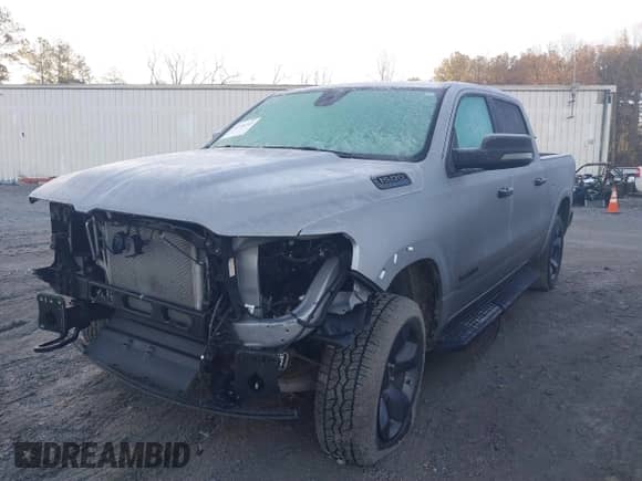 2024 Ram 1500 Big Horn z VIN 1C6SRFFT4RN152664, wystawiony jako IAAI lot #41376365 z przebiegiem 17 504 mil mil oraz . Historia ofert i sprzedaży dostępna na DreamBid. Obrazek 2.