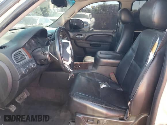 2011 Chevrolet Tahoe LTZ with VIN 1GNSKCE08BR225673, listed as a Copart auction lot 82283985 with 108,396 mi miles and Salvage title. Bid and sale history available at DreamBid. Image 7.