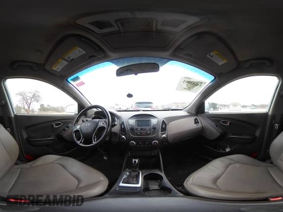 2014 Hyundai Tucson Walking Dead Edition с VIN KM8JUCAGXEU915410, выставлен на аукционе IAAI как лот 41537801 с пробегом 168 919 миль миль и . История ставок и продаж доступна на DreamBid. Изображение 18.
