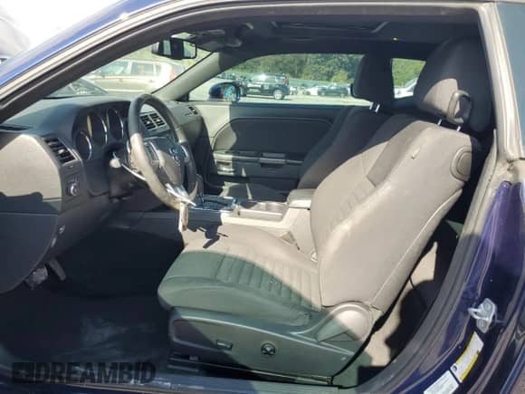 2014 Dodge Challenger R/T z VIN 2C3CDYBT4EH160607, wystawiony jako Copart lot #83985475 z przebiegiem 169 739 mil mil oraz Szkoda całkowita • Salvage title. Historia ofert i sprzedaży dostępna na DreamBid. Obrazek 7.