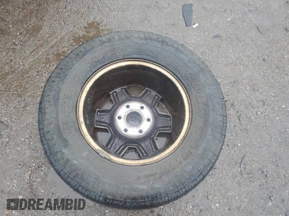 2005 GMC Sierra 1500 SLE z VIN 2GTEK13T351237413, wystawiony jako Copart lot #88888335 z przebiegiem 218 093 mil mil oraz Szkoda całkowita • Salvage title. Historia ofert i sprzedaży dostępna na DreamBid. Obrazek 12.