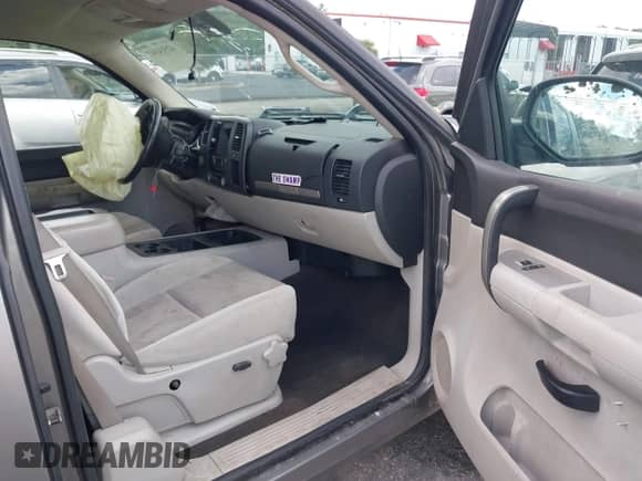 2007 Chevrolet Silverado 1500 1LT z VIN 1GCEK19J47Z577508, wystawiony jako IAAI lot #42514347 z przebiegiem 183 518 mil mil oraz . Historia ofert i sprzedaży dostępna na DreamBid. Obrazek 5.
