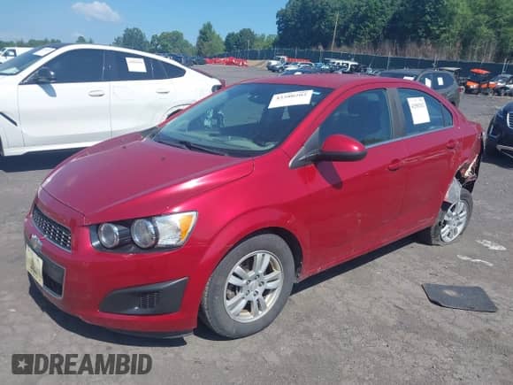 2012 Chevrolet Sonic LT z VIN 1G1JD5SB7C4224456, wystawiony jako IAAI lot #42580202 z przebiegiem 85 713 mil mil oraz . Historia ofert i sprzedaży dostępna na DreamBid. Obrazek 2.