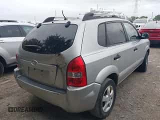 2007 Hyundai Tucson GLS z VIN KM8JM12B67U556681, wystawiony jako IAAI lot #43037716 z przebiegiem 205 438 mil mil oraz . Historia ofert i sprzedaży dostępna na DreamBid. Obrazek 4.