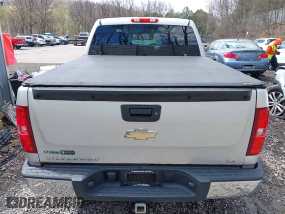 2011 Chevrolet Silverado 1500 LS z VIN 3GCPKREA3BG354169, wystawiony jako IAAI lot #42039767 z przebiegiem 158 259 mil mil oraz . Historia ofert i sprzedaży dostępna na DreamBid. Obrazek 16.