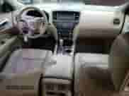 2014 Nissan Pathfinder SL Hybrid z VIN 5N1CR2MN1EC661185, wystawiony jako Copart lot #49223484 z przebiegiem 155 824 mil mil oraz Szkoda całkowita • Salvage title. Historia ofert i sprzedaży dostępna na DreamBid. Obrazek 8.