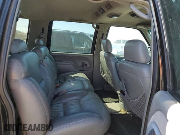 1999 Chevrolet Suburban z VIN 1GNGK26R5XJ513945, wystawiony jako Copart lot #73673314 z przebiegiem 198 656 mil mil oraz Czysty tytuł • Clean title. Historia ofert i sprzedaży dostępna na DreamBid. Obrazek 11.