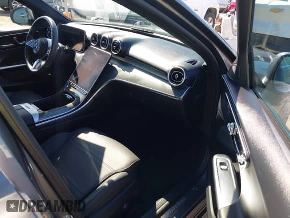 2023 Mercedes-Benz C 300 z VIN W1KAF4GB5PR146522, wystawiony jako IAAI lot #43029013 z przebiegiem 19 416 mil mil oraz . Historia ofert i sprzedaży dostępna na DreamBid. Obrazek 5.