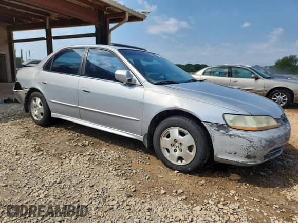 2001 Honda Accord EX z VIN 1HGCG16511A074669, wystawiony jako Copart lot #80342715 z przebiegiem 301 114 mil mil oraz Szkoda całkowita • Salvage title. Historia ofert i sprzedaży dostępna na DreamBid. Obrazek 4.