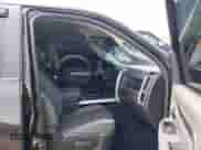 2017 Ram 1500 Big Horn z VIN 1C6RR6LTXHS639452, wystawiony jako IAAI lot #42508678 z przebiegiem 132 436 mil mil oraz . Historia ofert i sprzedaży dostępna na DreamBid. Obrazek 5.