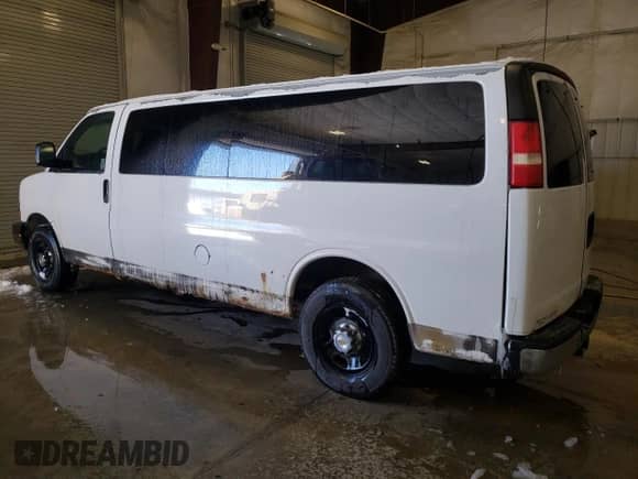2005 Chevrolet Express Passenger с VIN 1GAHG39U451202405, выставлен на аукционе Copart как лот 45713255 с пробегом 488 178 миль миль и Списание • Salvage title. История ставок и продаж доступна на DreamBid. Изображение 2.