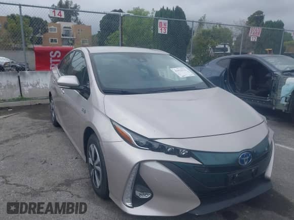 2018 Toyota Prius Plus z VIN JTDKARFP5J3089238, wystawiony jako IAAI lot #41923512 z przebiegiem 40 979 mil mil oraz . Historia ofert i sprzedaży dostępna na DreamBid. Obrazek 6.
