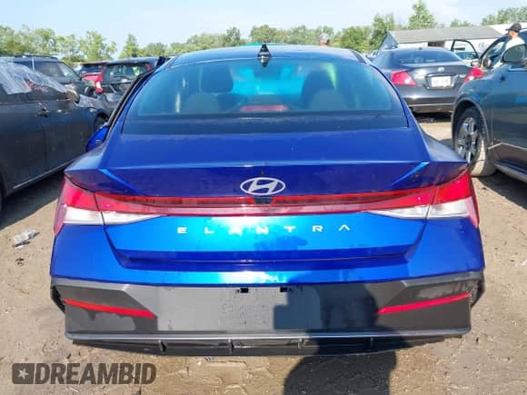 2025 Hyundai Elantra SE z VIN KMHLL4DG5SU992422, wystawiony jako IAAI lot #42858764 z przebiegiem 4 527 mil mil oraz . Historia ofert i sprzedaży dostępna na DreamBid. Obrazek 16.