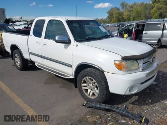 2004 Toyota Tundra SR5 z VIN 5TBBT44114S456028, wystawiony jako IAAI lot #43430467 z przebiegiem 230 434 mil mil oraz . Historia ofert i sprzedaży dostępna na DreamBid. Obrazek 1.
