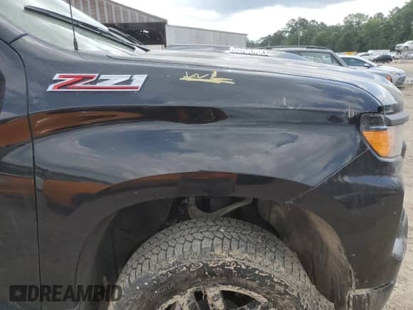 2024 Chevrolet Silverado 1500 Custom Trail Boss z VIN 3GCUDCE86RG359836, wystawiony jako Copart lot #54932715 z przebiegiem Nie podano mil oraz Szkoda całkowita • Salvage title. Historia ofert i sprzedaży dostępna na DreamBid. Obrazek 12.