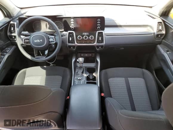 2022 Kia Sorento LX with VIN 5XYRG4LC3NG084252, listed as a Copart auction lot 70213565 with 44,493 mi miles and Salvage title. Bid and sale history available at DreamBid. Image 8.